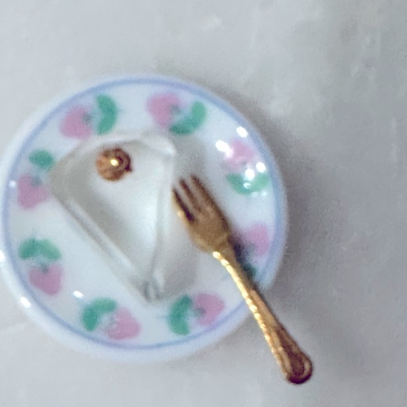Swarovski Adorable Piece of Pie on Flowered Plate w Fork - Picture 2 of 2